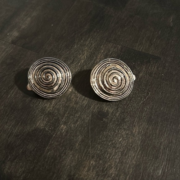 Vintage Sliver Tone Artsy Swirl Clip On Earrings - Picture 1 of 3